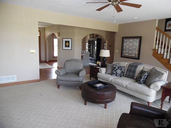 3rd image of 2624 Cliffwood Dr