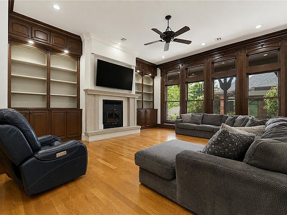 4th image of 11301 Pembrook Cir