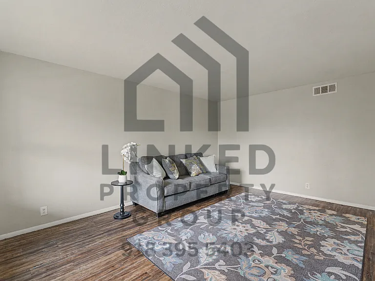 Charl Ann Apartments — Photo 20