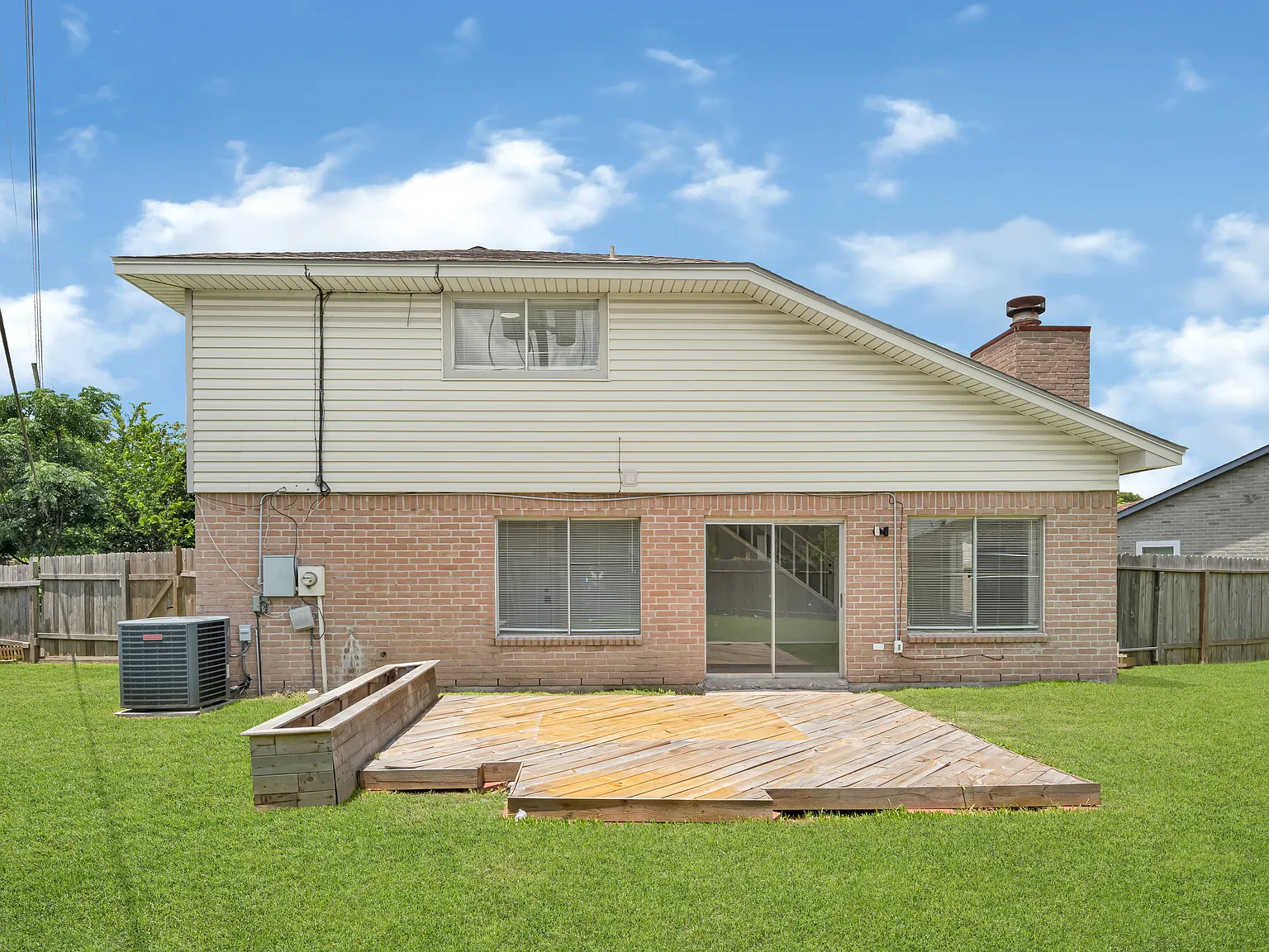 3 bed, 1388 sqft, $1,850 — Photo 3