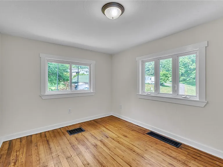 116 Purvis Ln — Photo 6