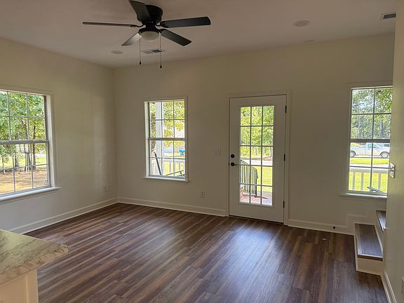 5th image of 582 Riviera Rd
