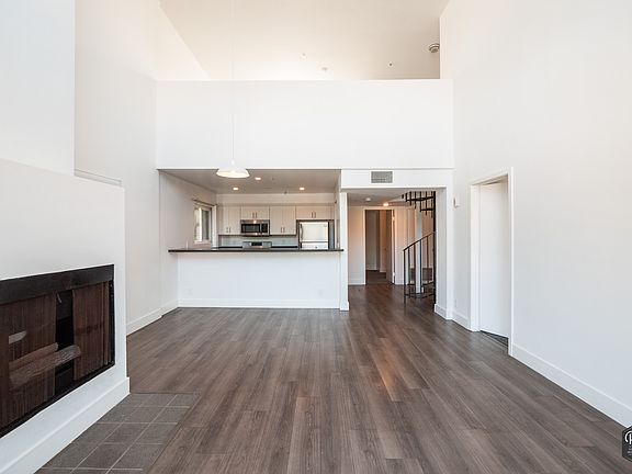 3rd image of 1616 Brockton Ave APT 305