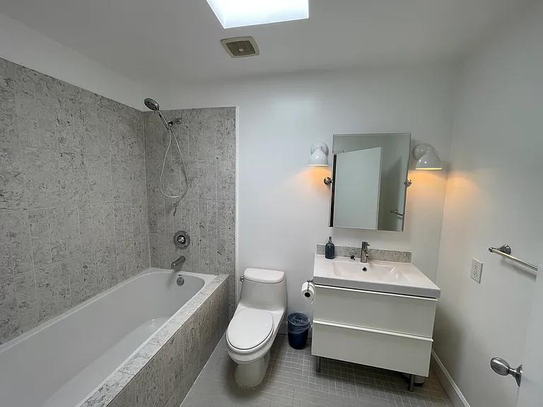 22526 Friar St — Photo 14