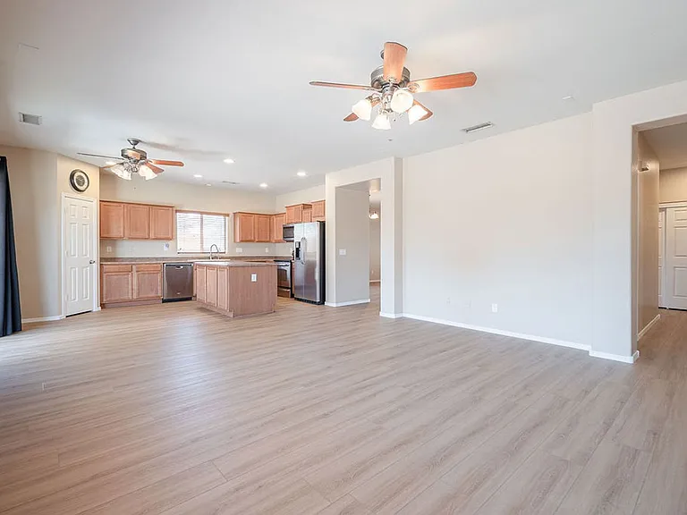 26197 W Potter Dr — Photo 3