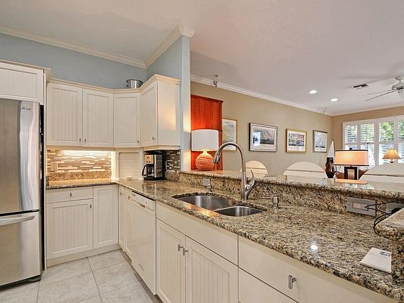 3rd image of 686 Hampton Woods Ln SW
