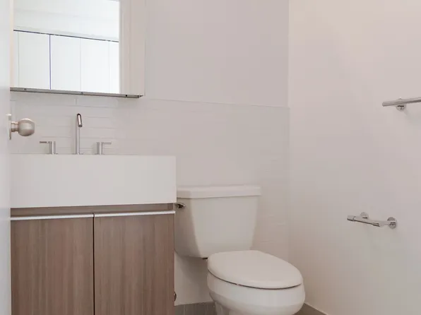 150 East 44th Street image 9 of 24