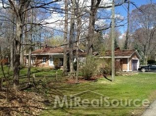 576 Trinway Dr, Troy, MI 48085