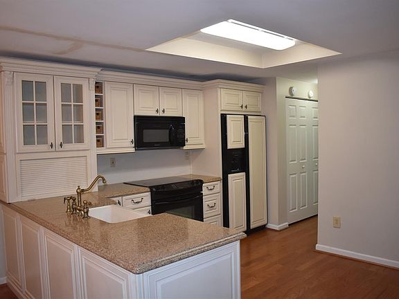 3rd image of 3871 Sugar Creek Dr