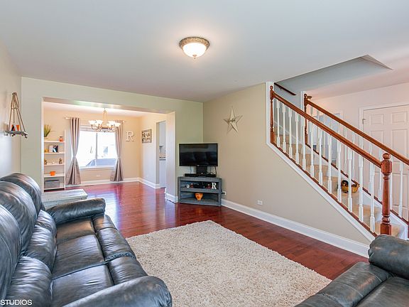 5th image of 10488 Oxford Dr