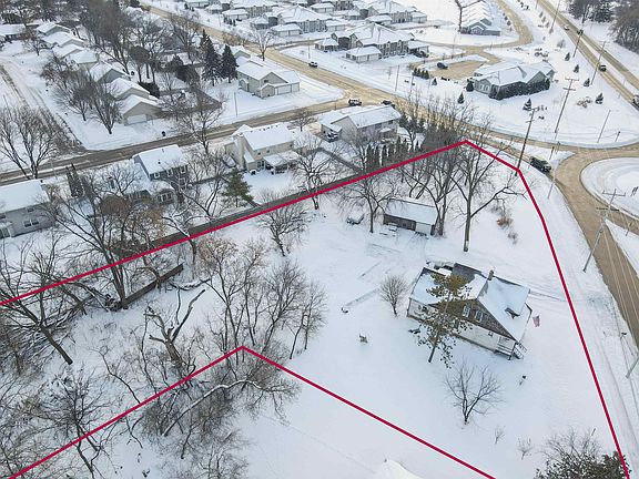 5th image of 1290 W Winneconne Ave