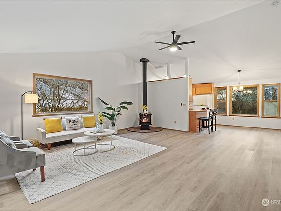 4th image of 22341 Glenview Court SE