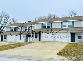 221 N Crest Dr, Raymore, MO 64083
