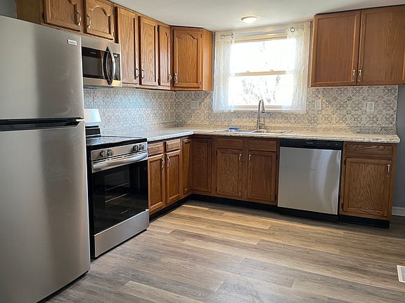 2nd image of 820 Saint Charles Ave