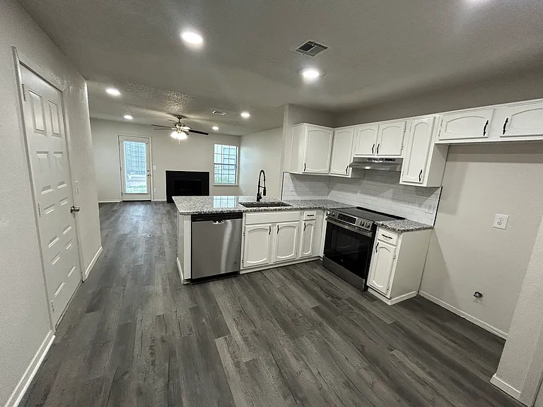 1115 N Narcissus Ave — Photo 4