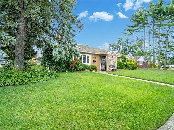 2nd image of 2479 Balsam Ave
