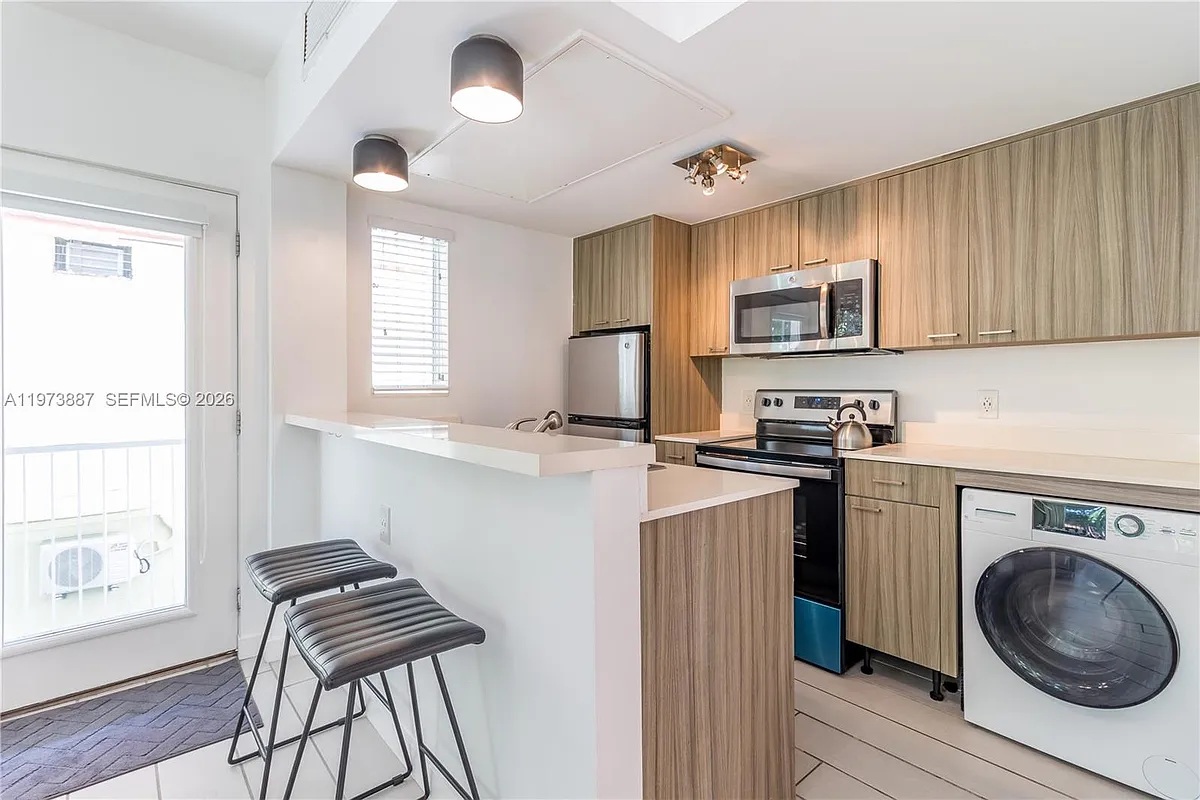 Building Photo - 740 Meridian Ave #21