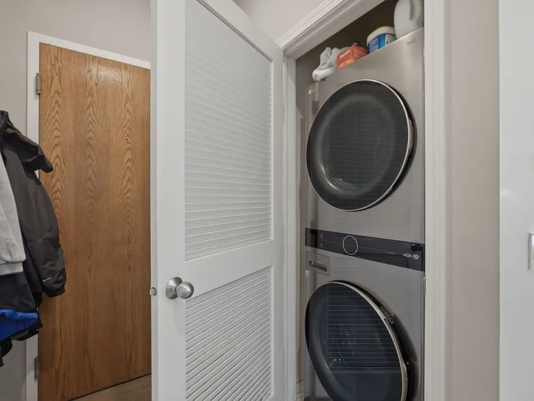 623 W Barry Ave #1 — Photo 18