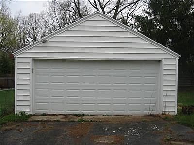 2nd image of 2910 Lorraine Ave
