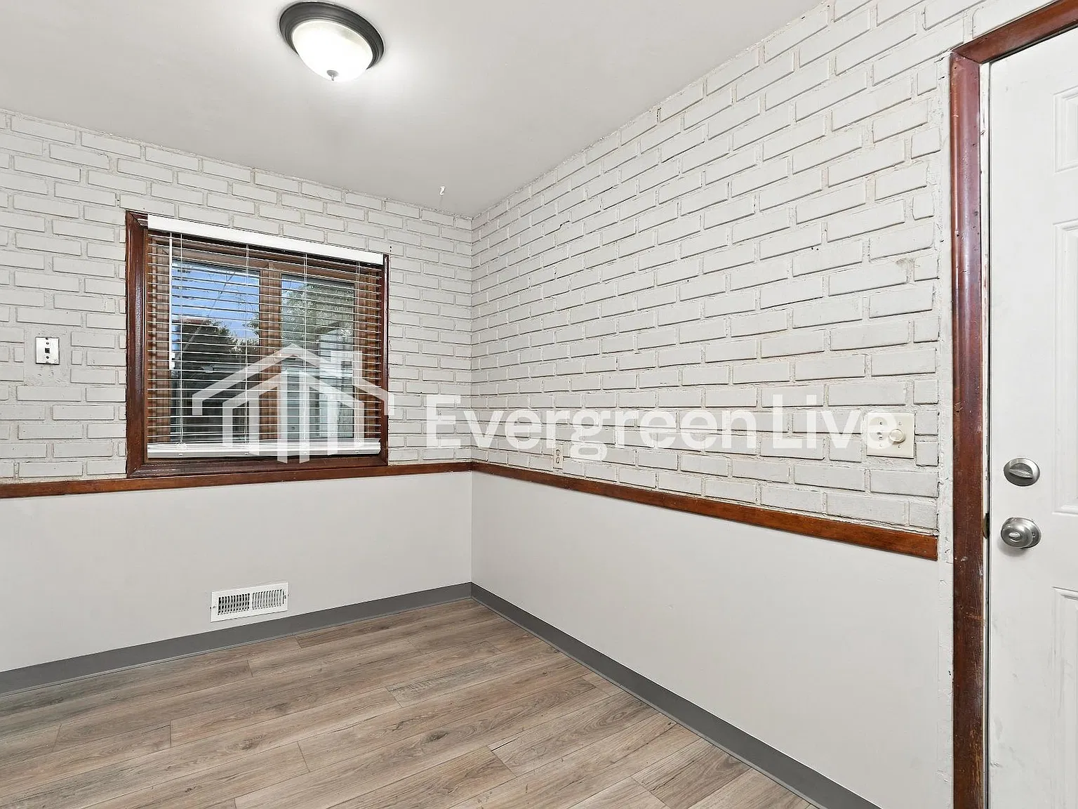 4 bed, 1.0 bath, 1100 sqft, $1,945 — Photo 4