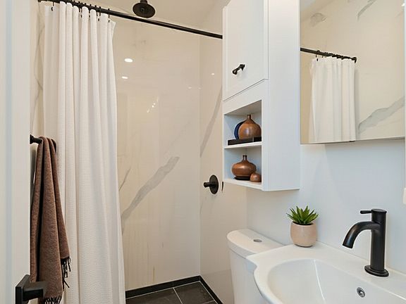 4th image of 464 W 23rd St #4