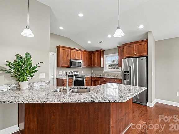 3rd image of 3552 Brickwood Cir