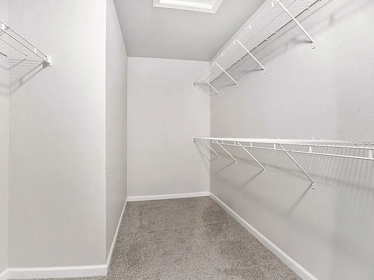 1048 Broken Ridge Dr — Photo 12