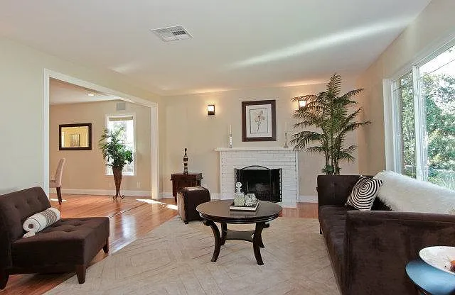 607 Bancroft St — Photo 4