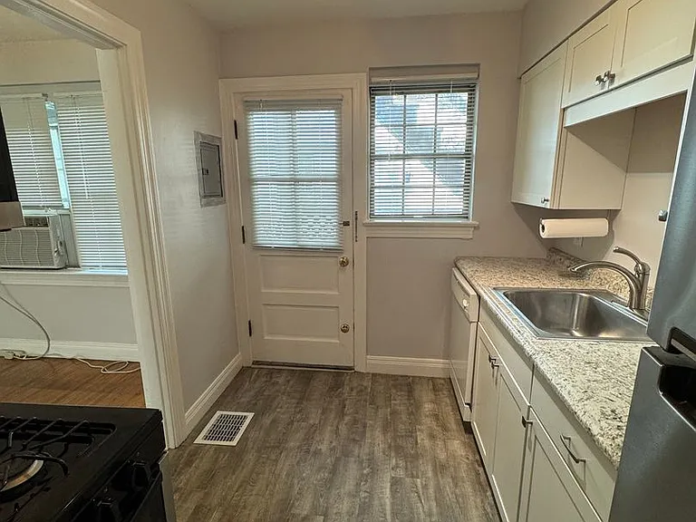 2079 Douglass Blvd — Photo 7