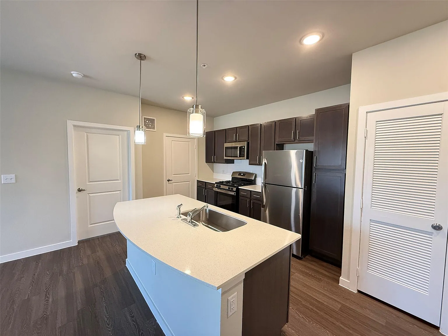 2 bed, 2.0 bath, 1052 sqft, $1,649 — Photo 1