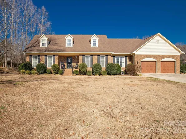 1318 Somerset Dr, Lancaster, SC 29720