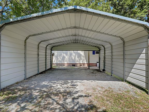 4th image of 714 Cedar Avenue
