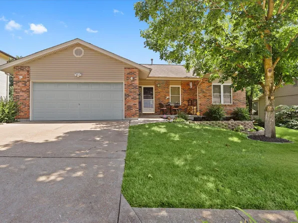 2952 Northern Lights Dr, Arnold, MO 63010