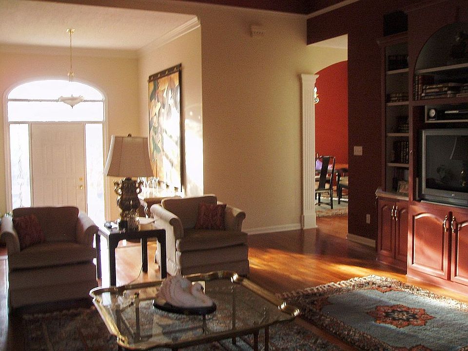 2nd image of 601 Ridgecliff Dr