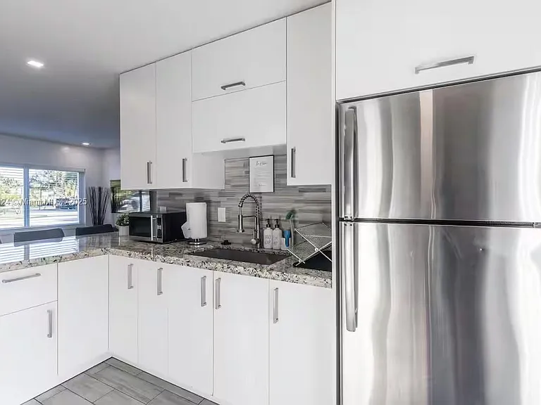 5841 NE 3rd Ave — Photo 5