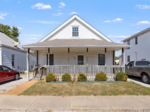21 W Penning Ave, Wood River, IL 62095