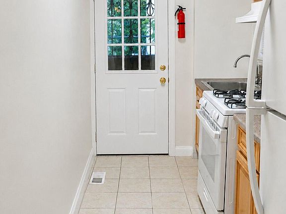 3rd image of 59 Galveston Pl SW APT 1