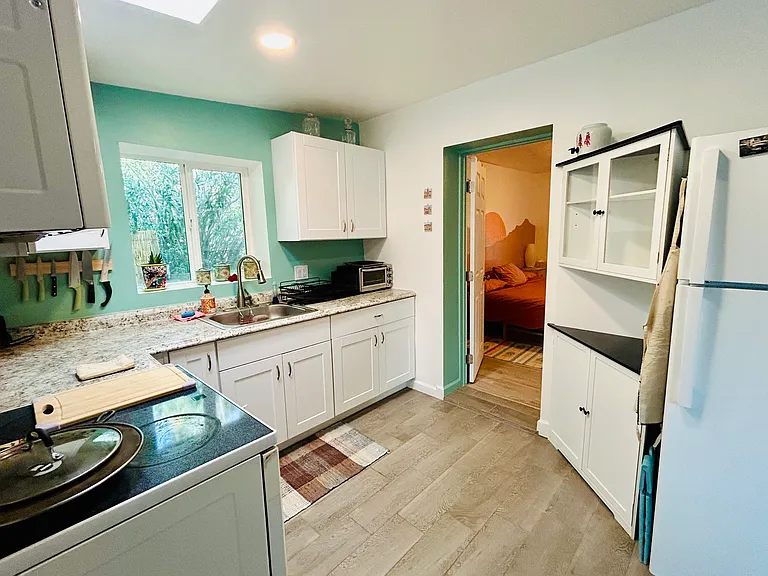206 E 24th St #1/2 — Photo 6