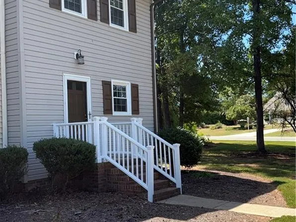 704 Meadowgreen Village Dr #1-A, Eden, NC 27288