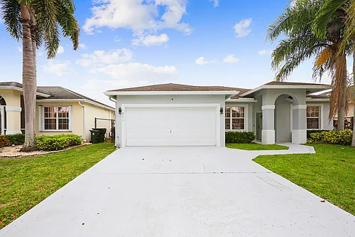 1209 Olympic Cir Photo 1