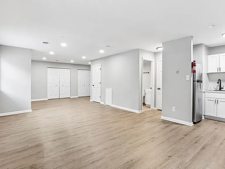 Brookbend Apartments — Photo 9