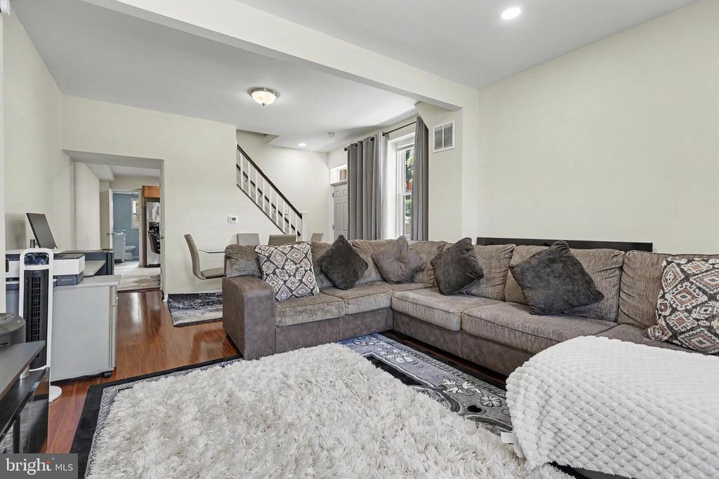 348 E Broad St, Burlington, NJ - More
