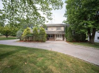 69 Ridge Dr, Livingston, NJ 07039