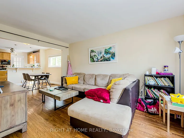32 Florens Ave — Photo 9