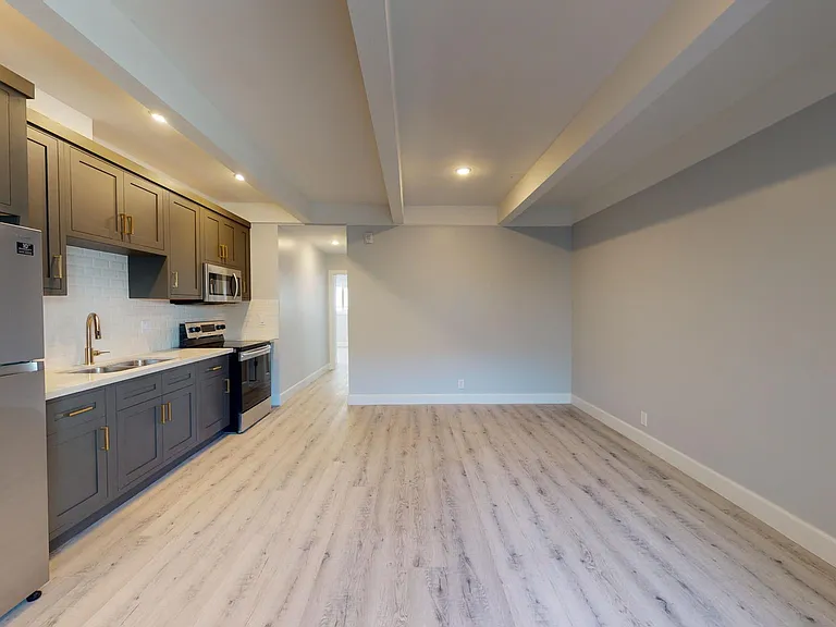730 S Serrano Ave — Photo 42