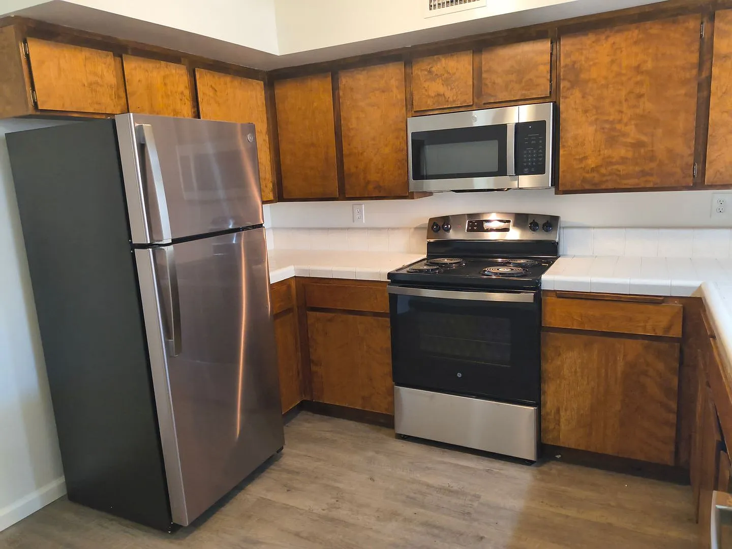 2 bed, 950 sqft, $1,350 — Photo 3