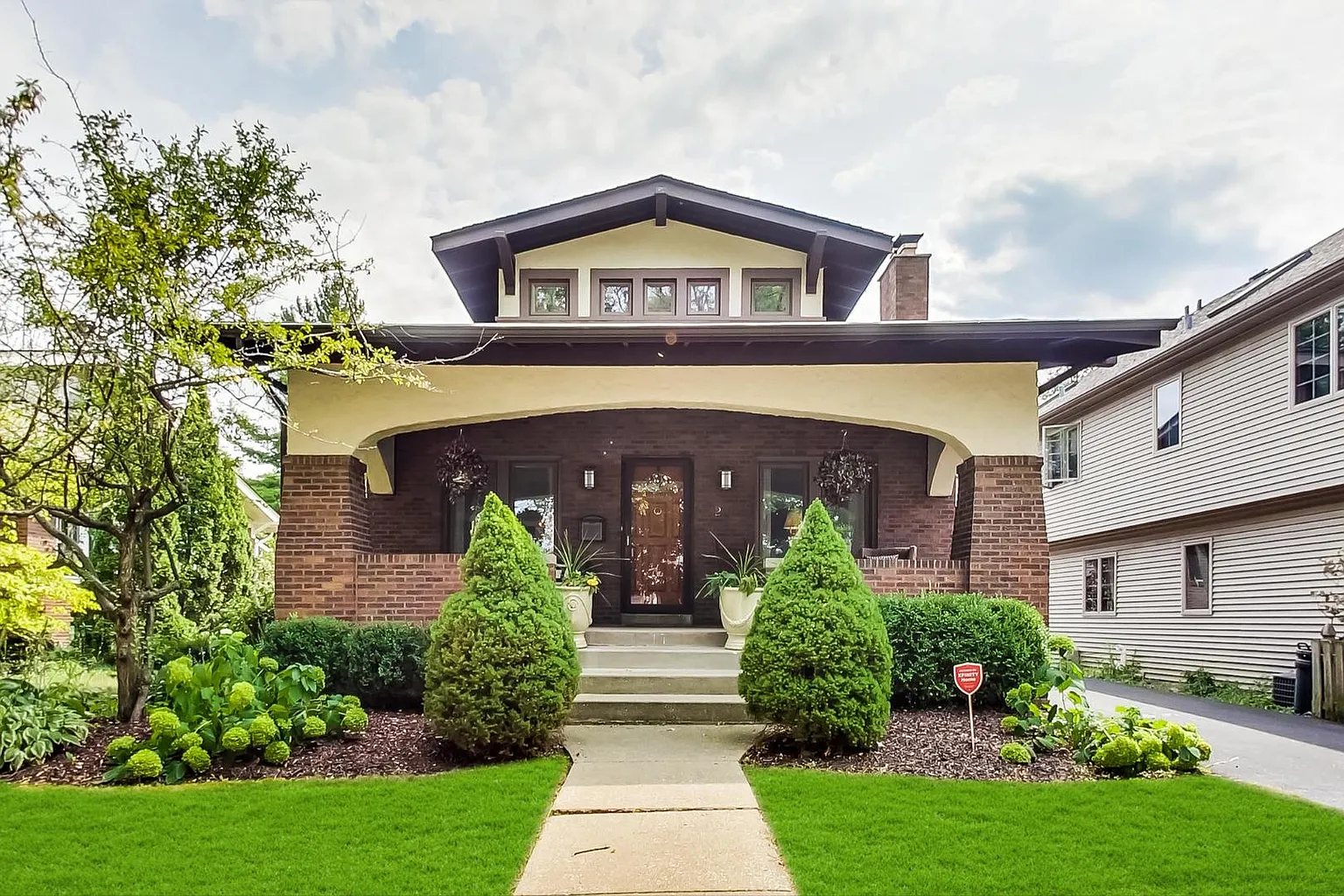 210 W Crescent Ave photo 1