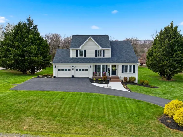 17 Renaissance Dr, Martinsburg, WV 25403