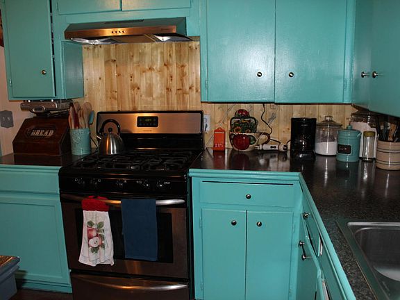5th image of 221 S Gaines Ave