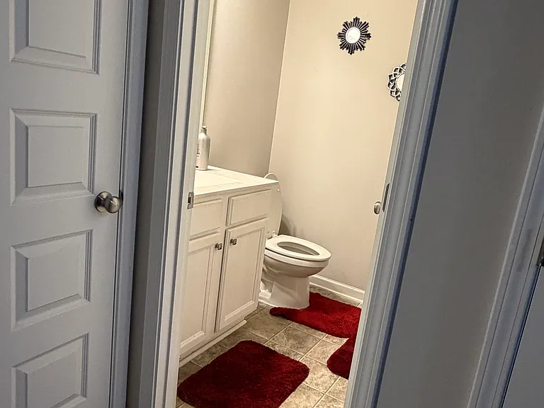 1049 Lathrop Ln — Photo 8